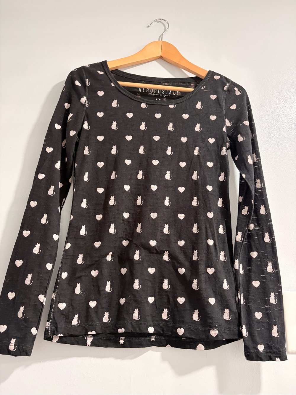 Aeropostale Black Tee with White Cream Cat & Heart Motif